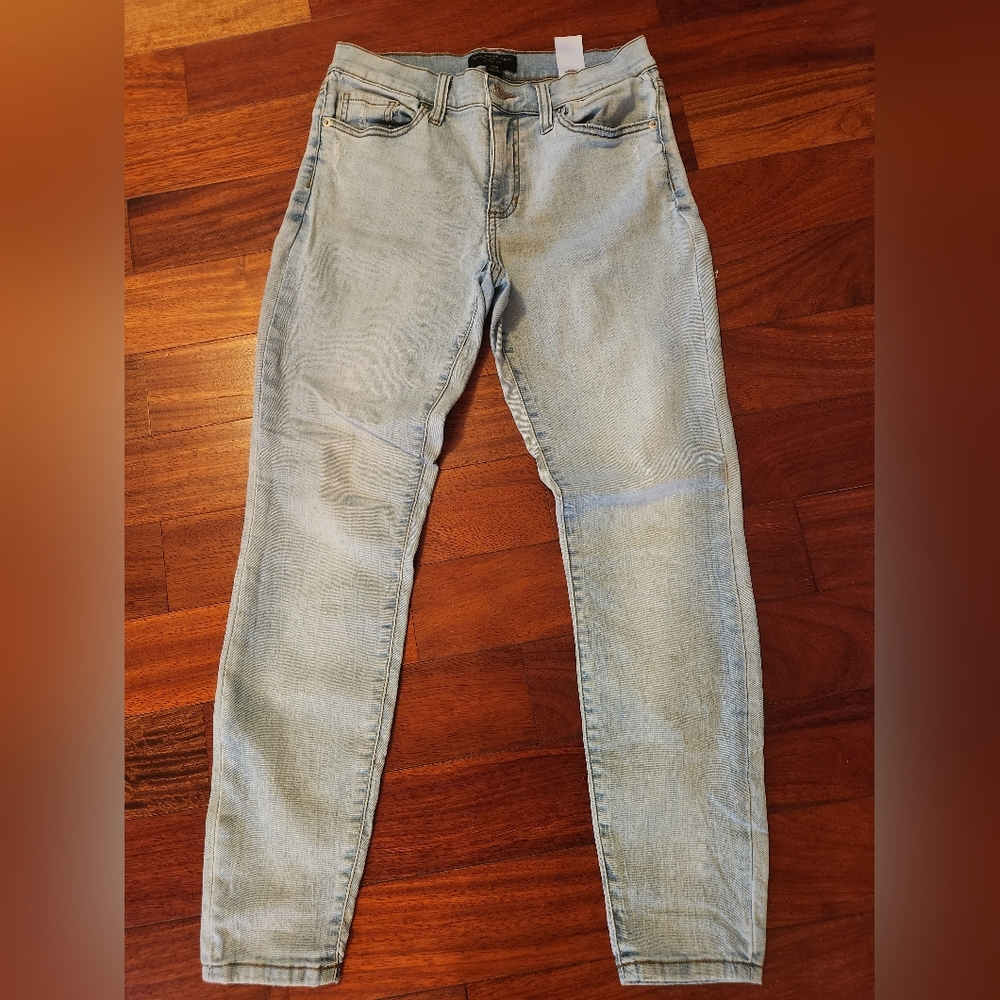 Banana Republic Skinny Fit Light Wash Jeans Size 27 / 4 Womans
